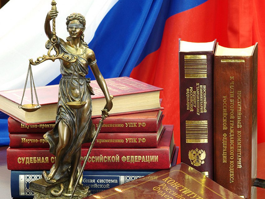 Суд при рассмотрении вопроса о смене фамилии ребенка должен исходить из его интересов