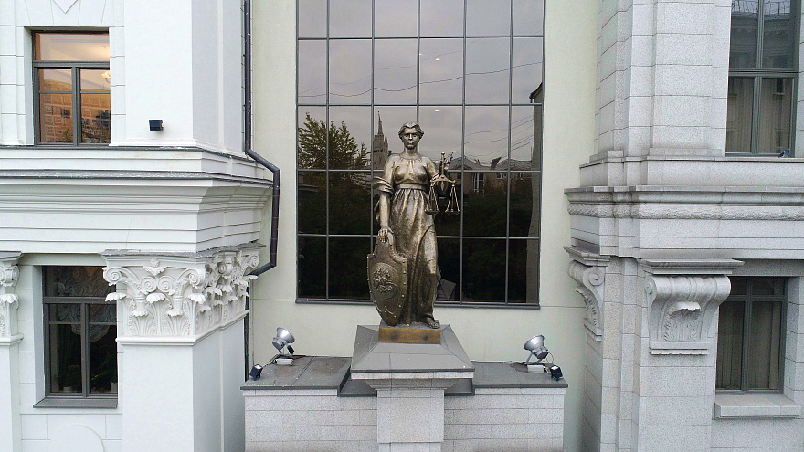 Рассмотрение вопроса об уголовном преследовании судьи направлено на исключение связи с его профессиональной деятельностью